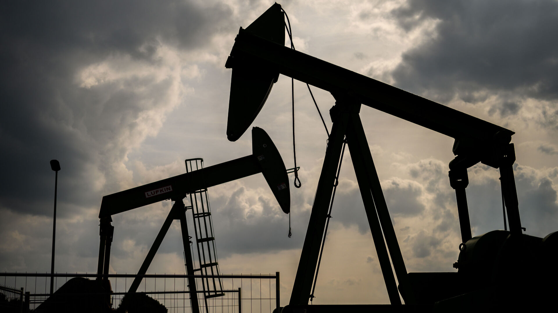Oil prices rise to three-month high ahead of OPEC meeting